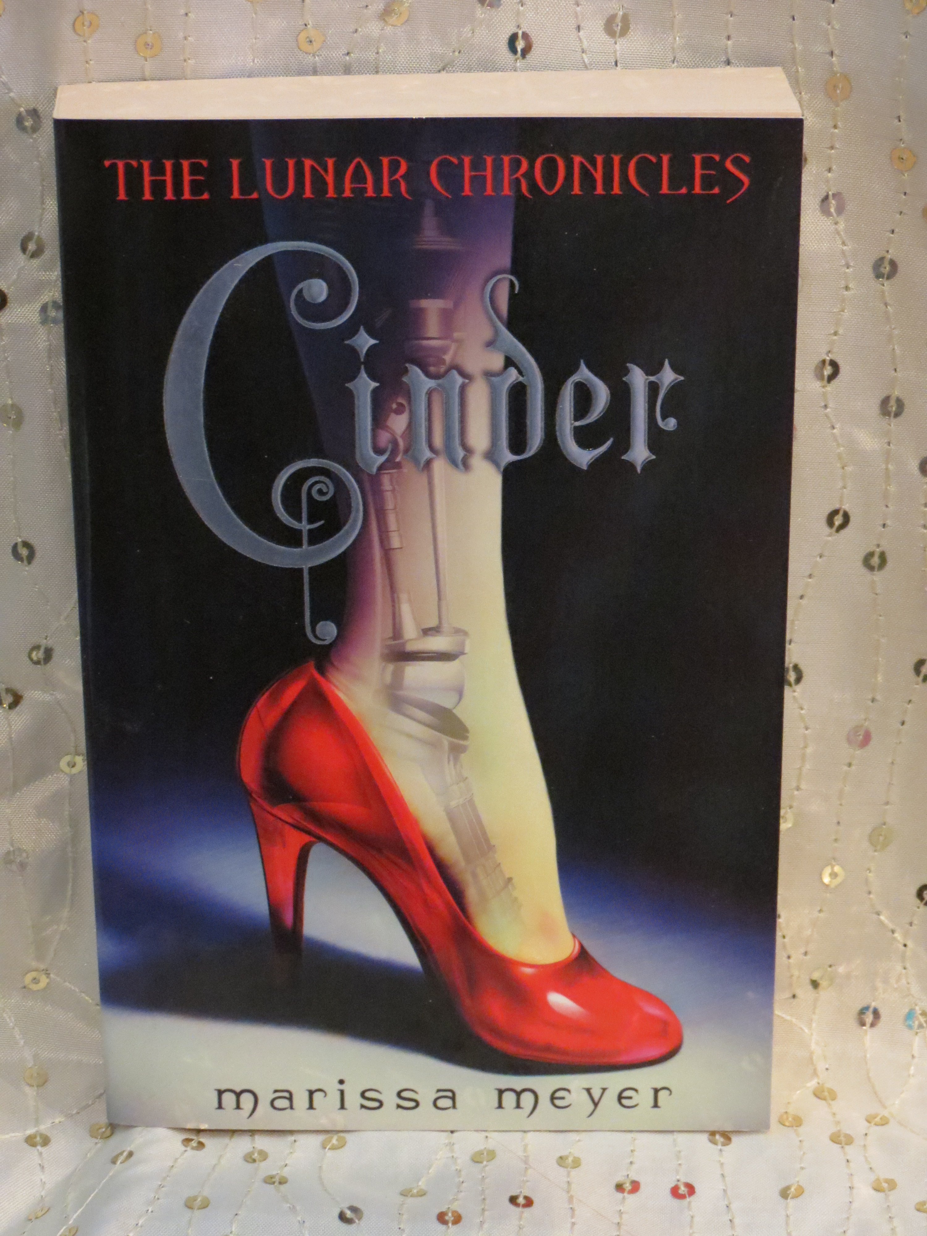 Book Review: Cinder by Marissa Meyer - Katherine McLee